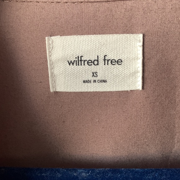 Aritzia Wilfred Free Relaxed Button Down Shirt - Picture 12 of 12